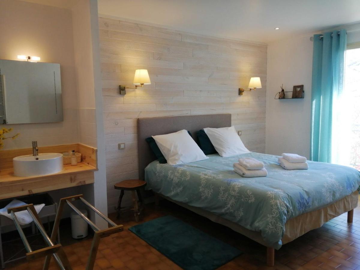 Bed and Breakfast Alabrena Feneyrols Zewnętrze zdjęcie